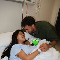 Isa Pantoja y Asraf Beno comparten una foto del nacimiento de su hijo Cairo