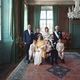 Ines de Suecia con sus padres, hermanos y abuelos en su bautizo