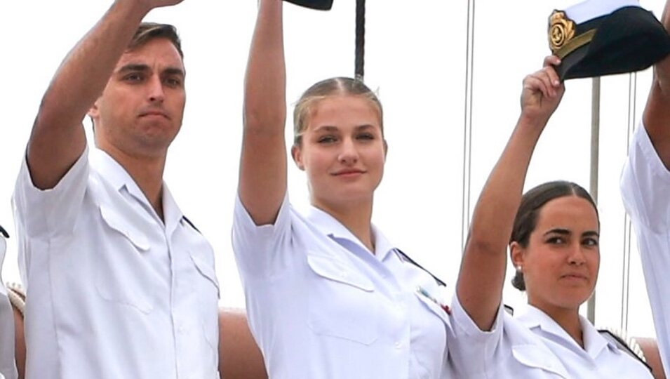 La Princesa Leonor, a su llegada a puerto en Marín para el desembarco del Elcano