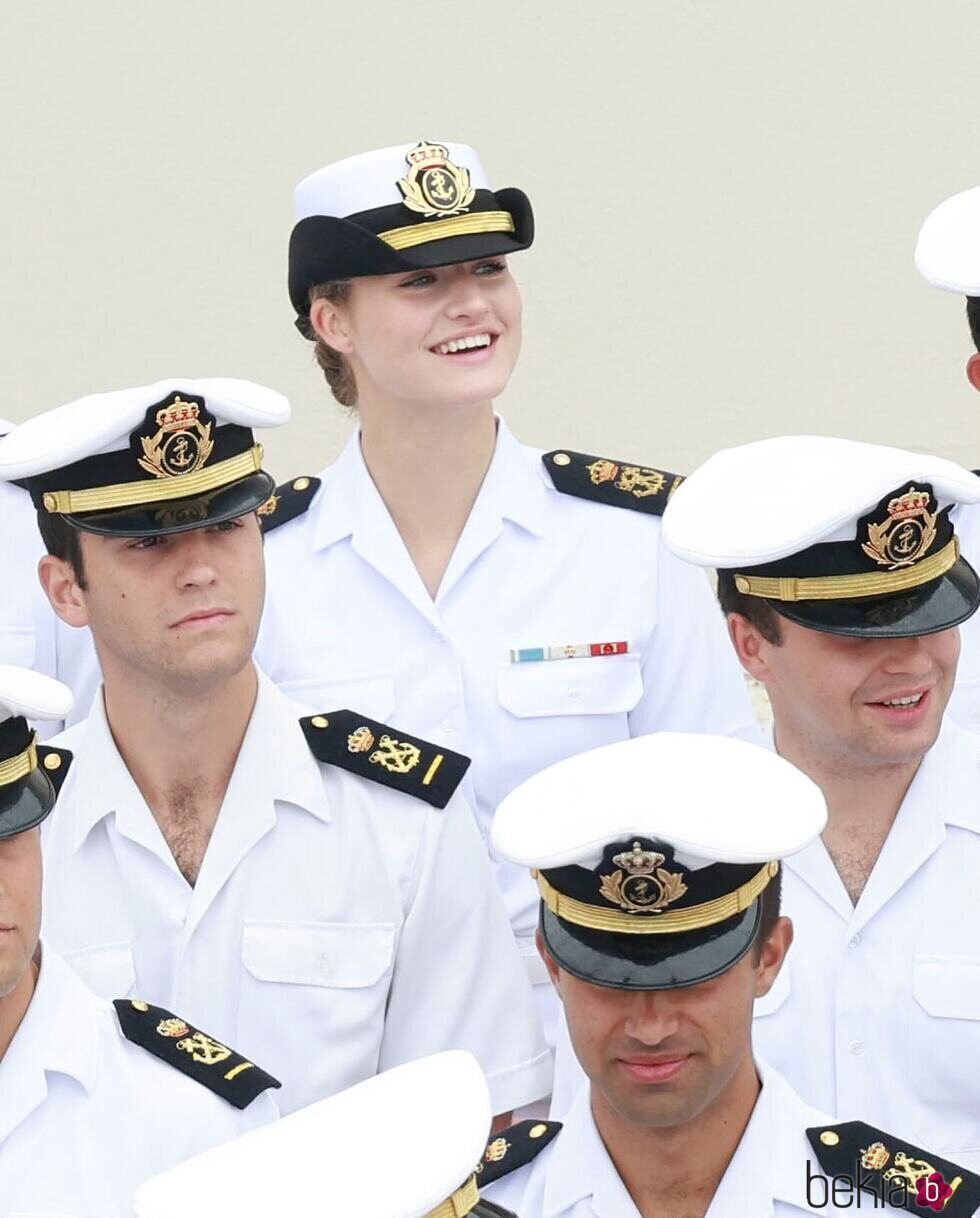 La Princesa Leonor, sonriente en su desembarco del Juan Sebastián de Elcano