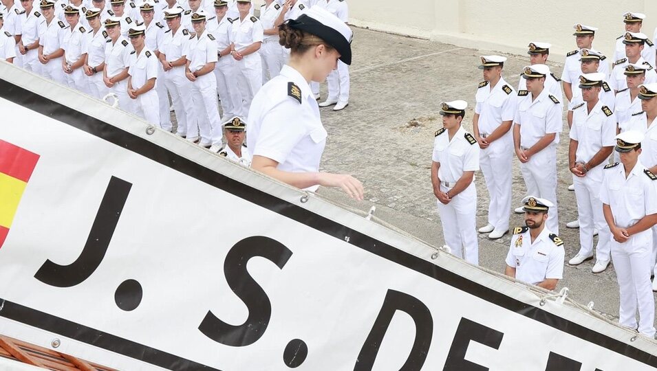 La Princesa Leonor desembarca del Juan Sebastián de Elcano