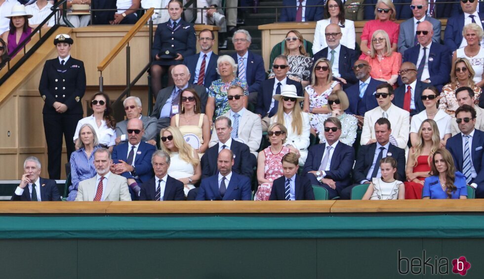 El palco real en Wimbledon con el Rey Felipe, los Príncipes Guillermo y Kate, Charlotte y George
