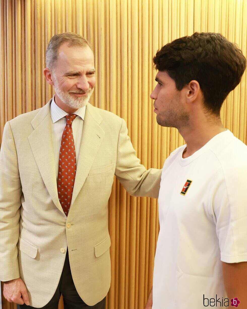 El Rey Felipe VI con Carlos Alcaraz en la final de Wimbledon 2025
