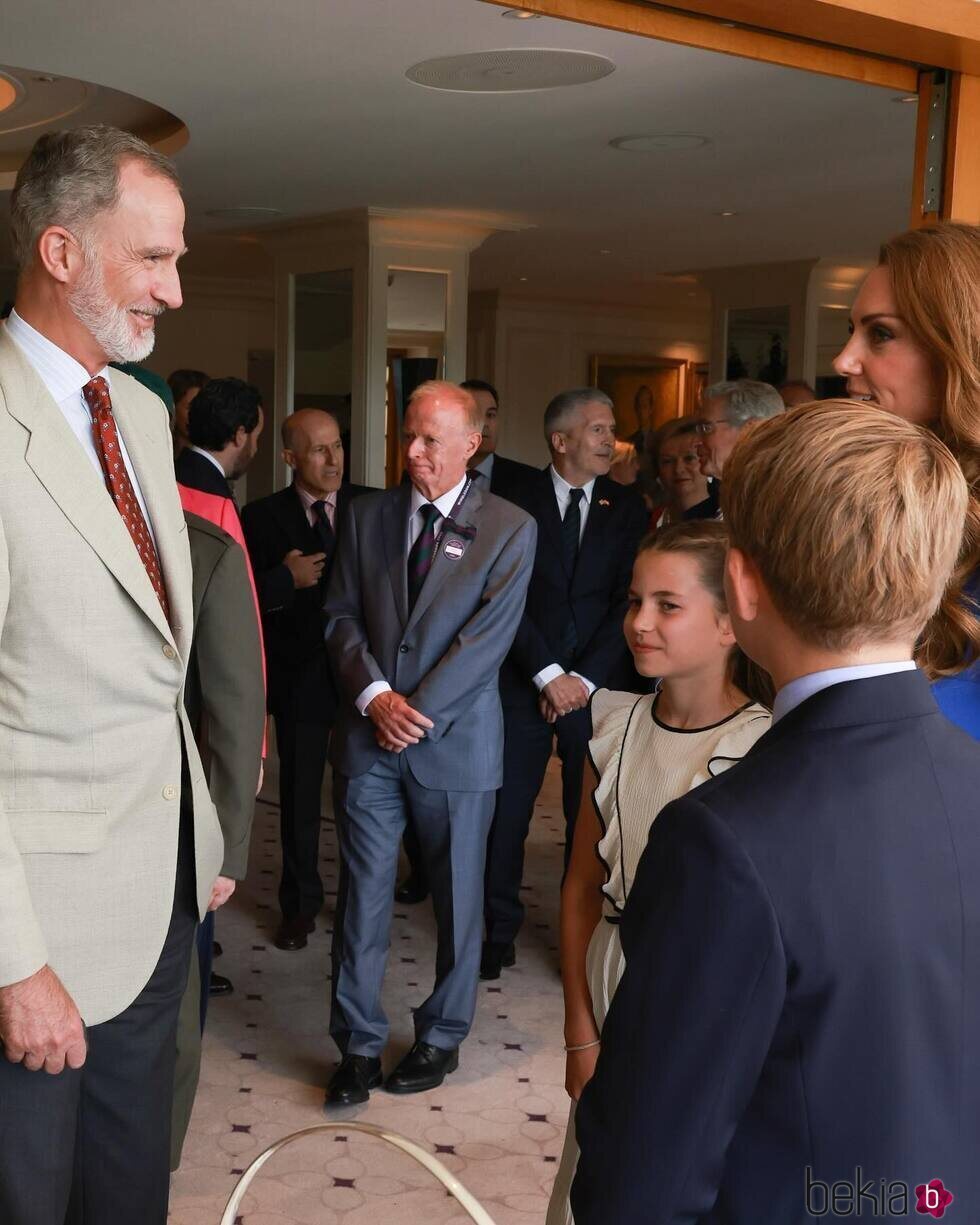 El Rey Felipe con Kate Middleton y los pequeños George y Charlotte en Wimbledon
