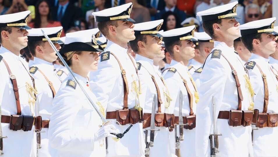 La Princesa Leonor en el acto en el que recibió la Gran Cruz del Mérito Naval con distintivo blanco en Marín