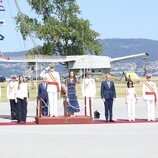 Los Reyes Felipe y Letizia y la Infanta Sofía en el acto en el que la Princesa Leonor recibió la Gran Cruz del Mérito Naval con distintivo blanco