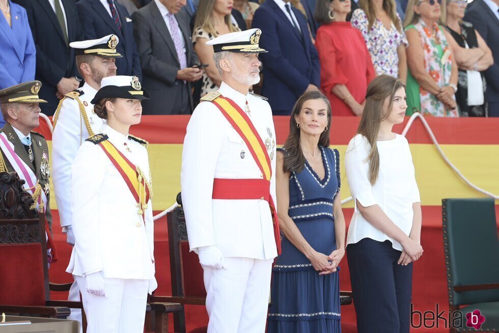 Los Reyes Felipe y Letizia, la Princesa Leonor y la Infanta Sofía en el acto en el que la Princesa Leonor recibió la Gran Cruz del Mérito Naval