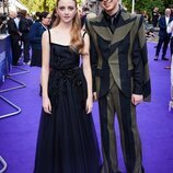 Evie Templeton e Isaac Ordonez en la alfombra roja de la Premier de 'Wednesday'