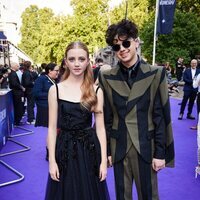 Evie Templeton e Isaac Ordonez en la alfombra roja de la Premier de 'Wednesday'