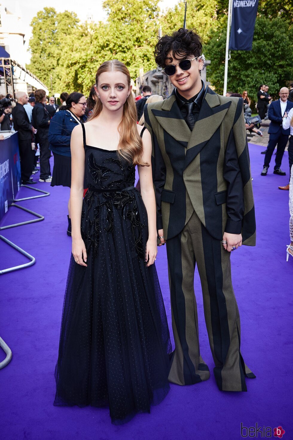 Evie Templeton e Isaac Ordonez en la alfombra roja de la Premier de 'Wednesday'