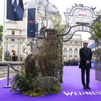 Tim Burton en la alfombra roja de la Premier de' Wednesday'