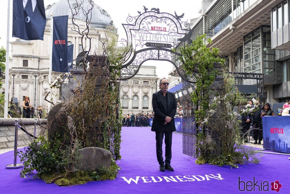 Tim Burton en la alfombra roja de la Premier de' Wednesday'