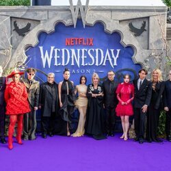 El elenco de la serie 'Wednesday' en la alfombra roja de la Premier de 'Wednesday'