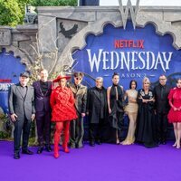 El elenco de la serie 'Wednesday' en la alfombra roja de la Premier de 'Wednesday'