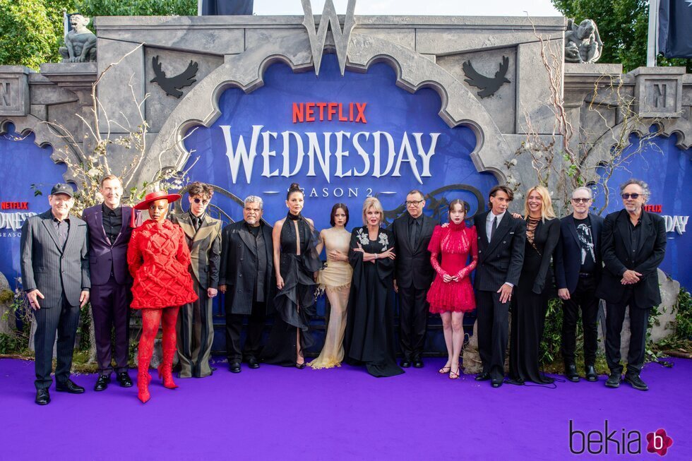 El elenco de la serie 'Wednesday' en la alfombra roja de la Premier de 'Wednesday'