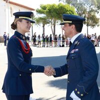 La Princesa Leonor saludando a su llegada a la Academia General del Aire y del Espacio