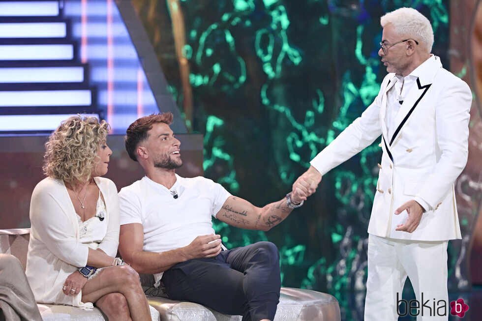 Jorge Javier Vázquez con Montoya en la primera gala de 'Supervivientes All Stars 2025'