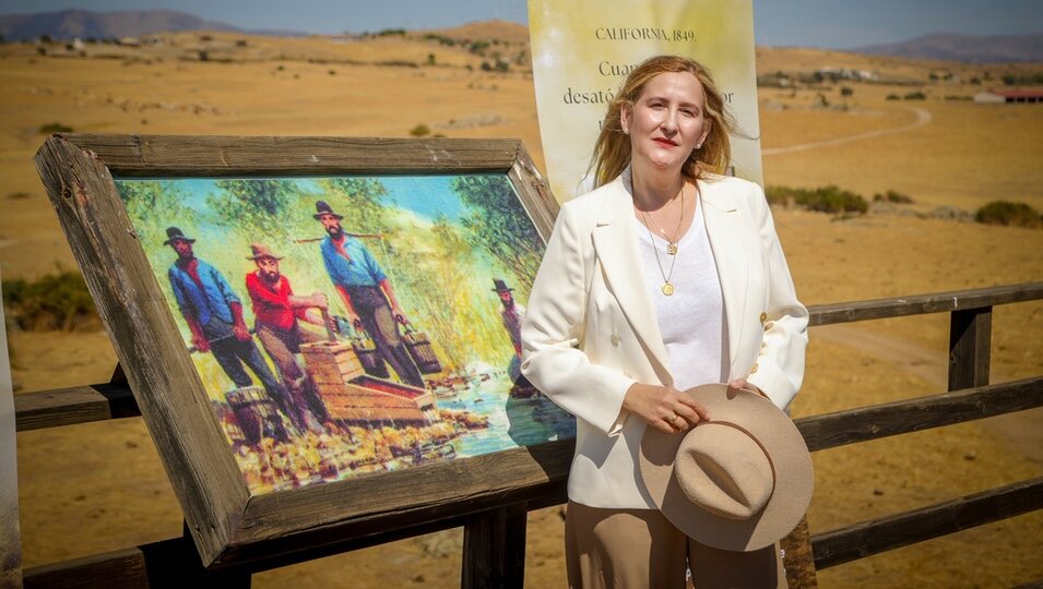 Luz Gabás presentando su novela 'Corazón de oro'