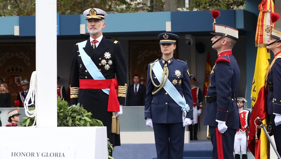 El Rey Felipe junto a la Princesa Leonor en el desfile del Día de la Hispanidad 2025