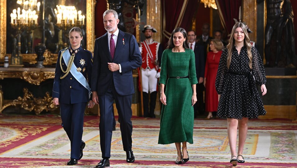 Los Reyes Felipe y Letizia con la Princesa Leonor y la Infanta Sofía llegando a la recepción por el Día de la Hispanidad 2025
