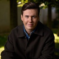 El Príncipe Christian de Dinamarca mira a cámara en su posado por su 20 cumpleaños