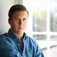 El Príncipe Christian de Dinamarca posando por su 20 cumpleaños