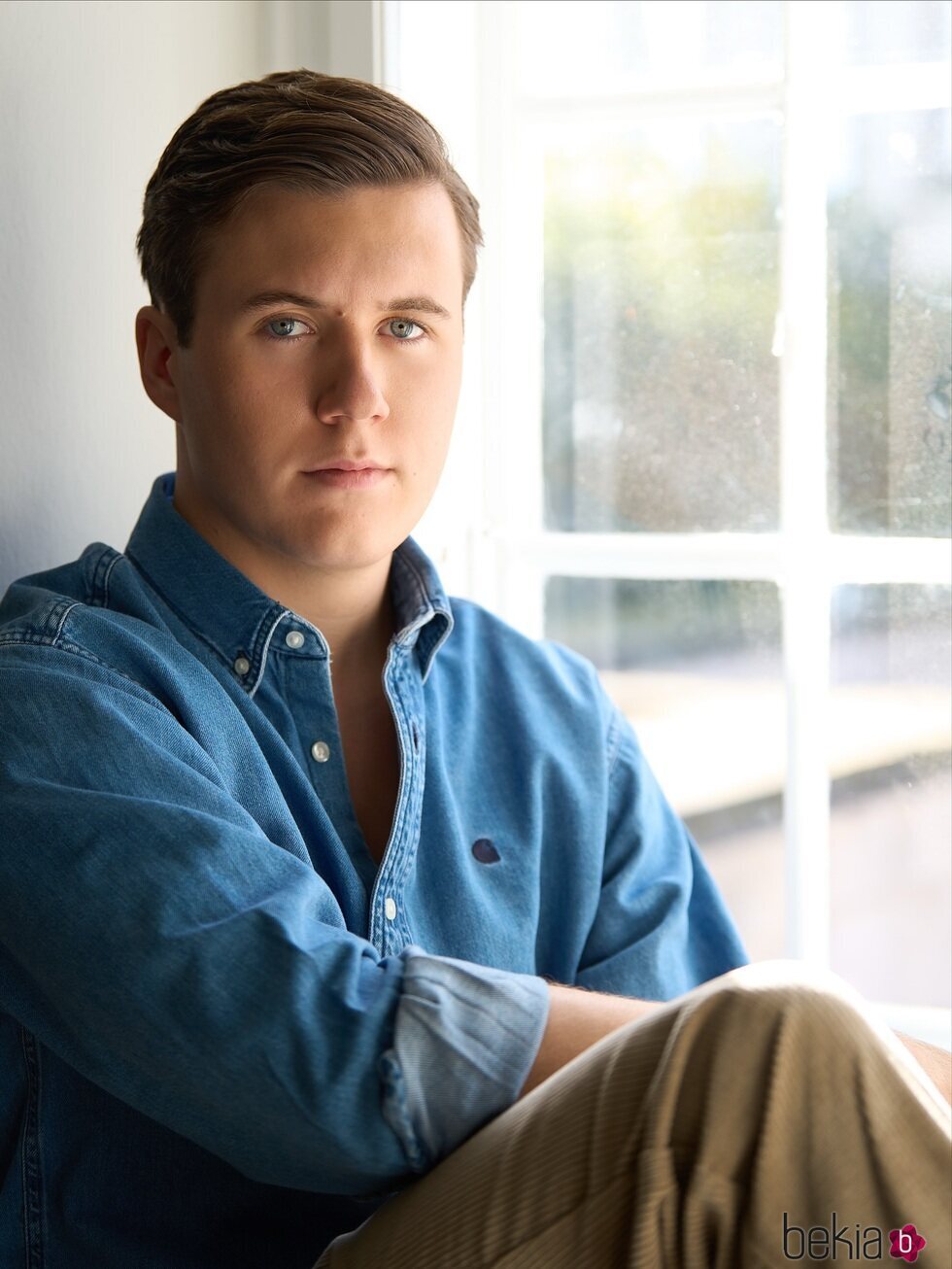 El Príncipe Christian de Dinamarca posando por su 20 cumpleaños