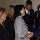 La Reina Letizia apoya a una de las mujeres que ha perdido seres queridos en la DANA