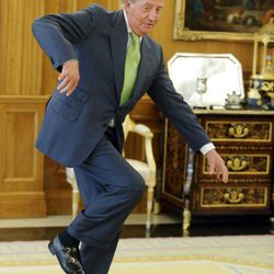 El Rey Juan Carlos sufre un tropiezo en Zarzuela
