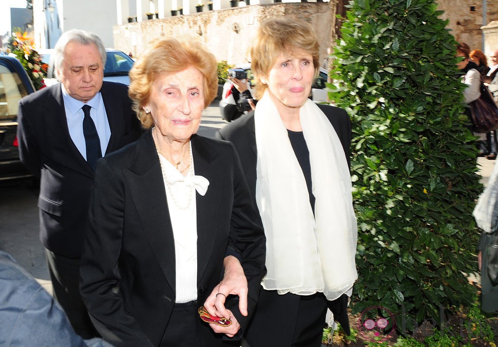 Mercedes Milá en el entierro de su padre José Luis Milá Seigner