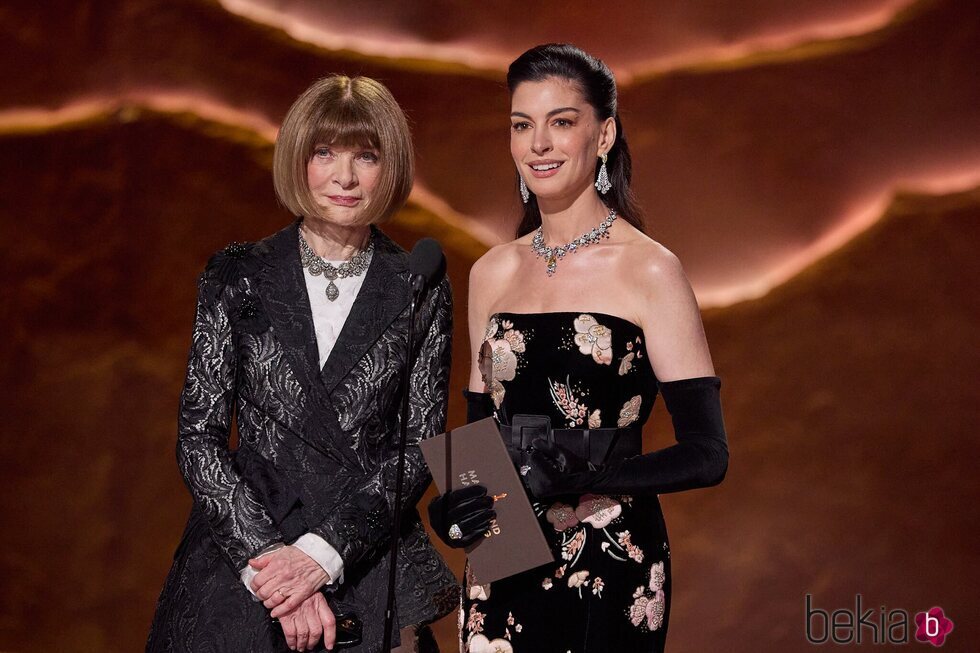 Anne Hathaway y Anna Wintour en los Oscar 2026