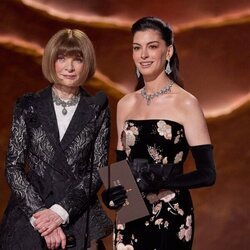 Anne Hathaway y Anna Wintour en los Oscar 2026