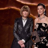 Anne Hathaway y Anna Wintour en los Oscar 2026