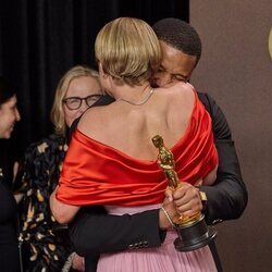 Jessie Buckley y Michael B. Jordan ganan el Oscar a Mejor Actor y Mejor Actriz