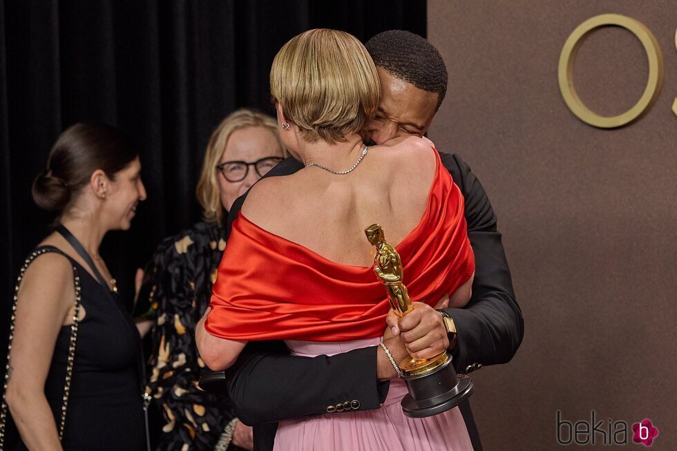 Jessie Buckley y Michael B. Jordan ganan el Oscar a Mejor Actor y Mejor Actriz