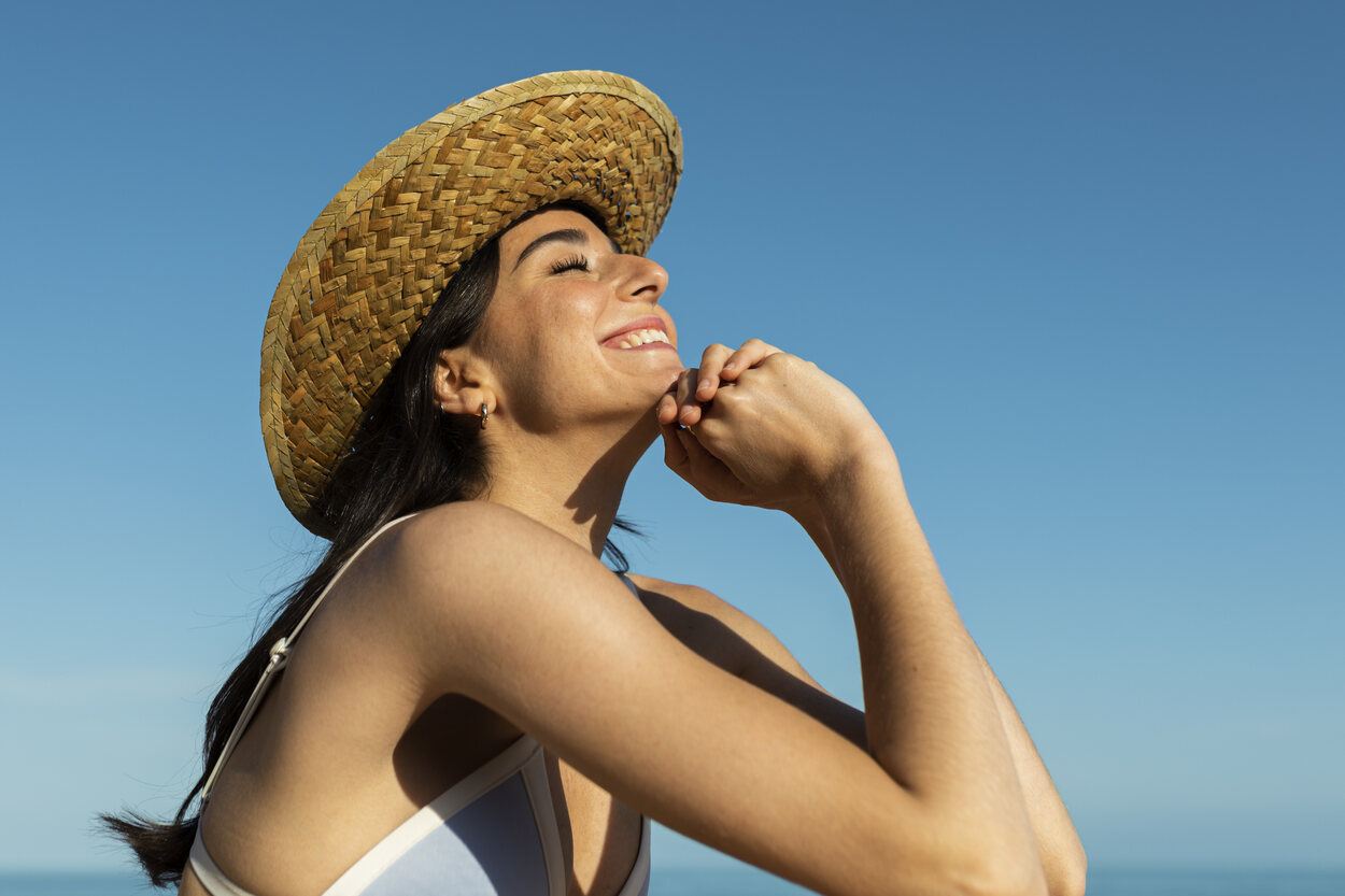 Tomar el sol es beneficioso para la vitamina D, pero siempre con cabeza y moderación