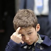 Felipe de Marichalar haciendo una peineta a la prensa