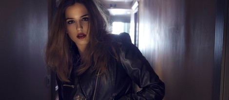 Marina Salas muy sexy con una cazadora de cuero