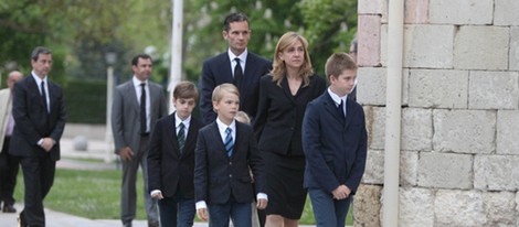 Los Duques de Palma y sus hijos en el funeral del padre de Iñaki Urdangarin
