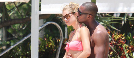 Doutzen Kroes y Sunnery James, dos enamorados en la piscina