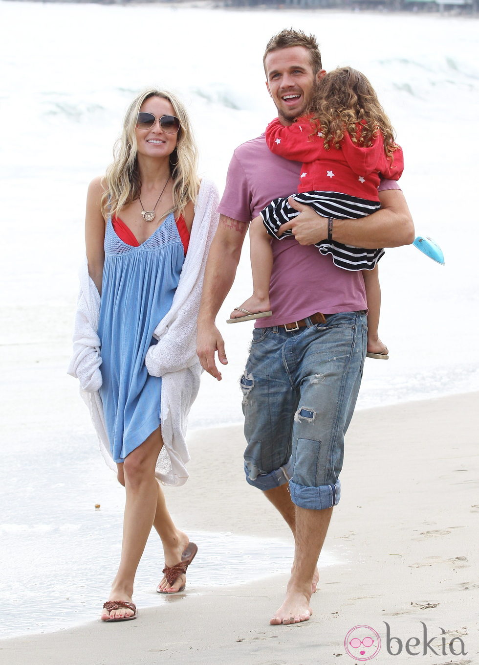 Cam Gigandet con su pareja y su hija