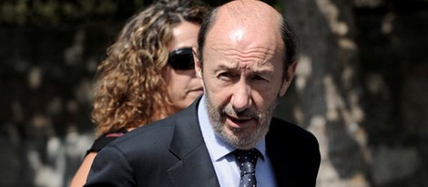 Alfredo Pérez Rubalcaba en la capilla ardiente de Gregorio Peces-Barba