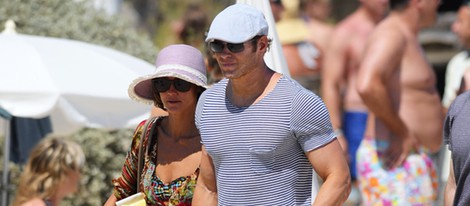 Kellan Lutz junto a su novia Sharni Vinson en Saint Tropez
