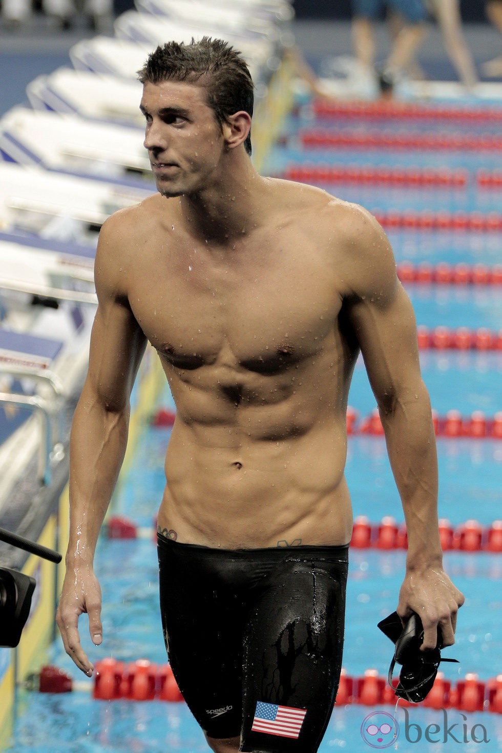 Michael Phelps con el torso desnudo
