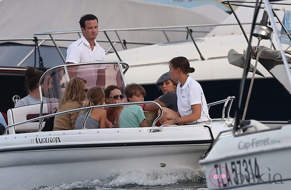 Vanessa Paradis de vacaciones  junto a sus dos hijos