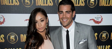 Jesse Metcalfe y Cara Santana en la promoción de 'Dallas' en Londres