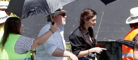 Pedro Almodóvar y Paz Vega en el rodaje de 'Los amantes pasajeros