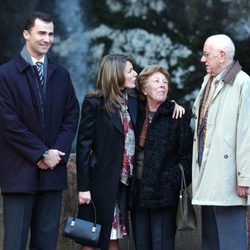 El Príncipe Felipe y Letizia Ortiz con sus abuelos paternos Menchu y José Luis 