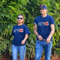 Mila Kunis y Ashton Kutcher con camisetas iguales