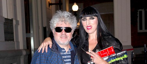 Pedro Almodóvar y Rossy de Palma en la exposición de Jean Paul Gaultier